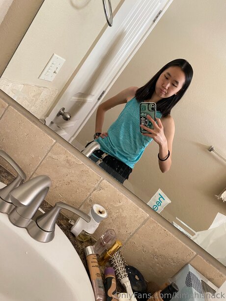 Kimchisnack adult model pic