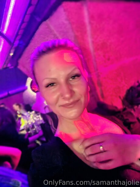 Samanthajolie model erotic pic