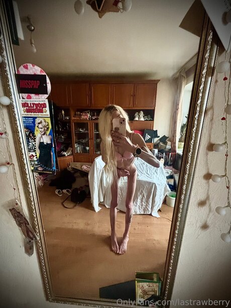 Lastrawberry nude star picture