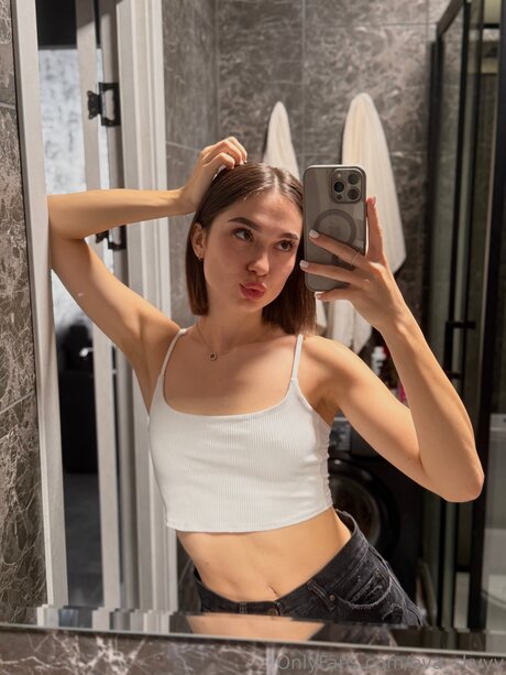 Eva Skyyy hd actress pictures