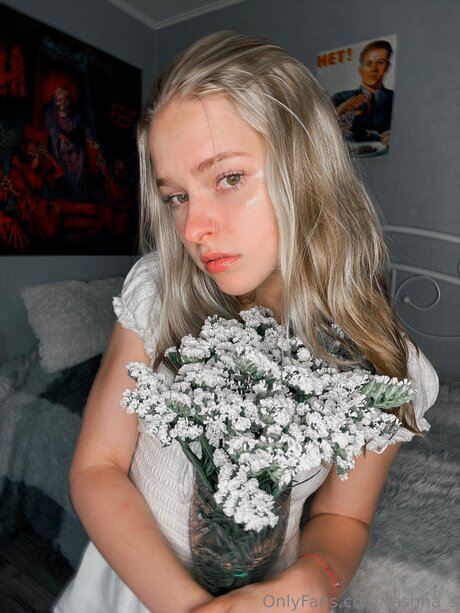 Tashha S top star pics