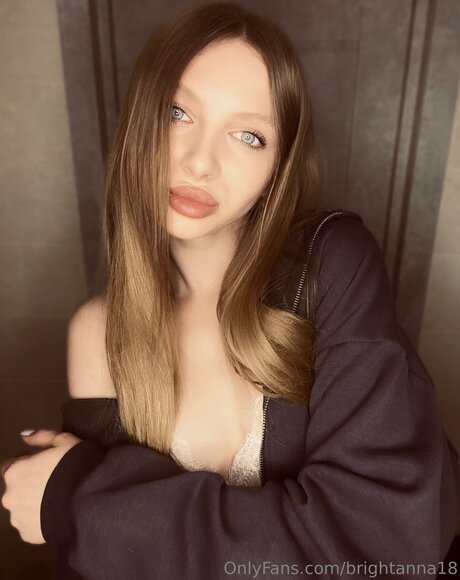 Brightanna18 sex model gallery