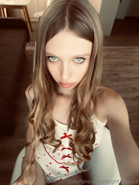 Brightanna18 art star img