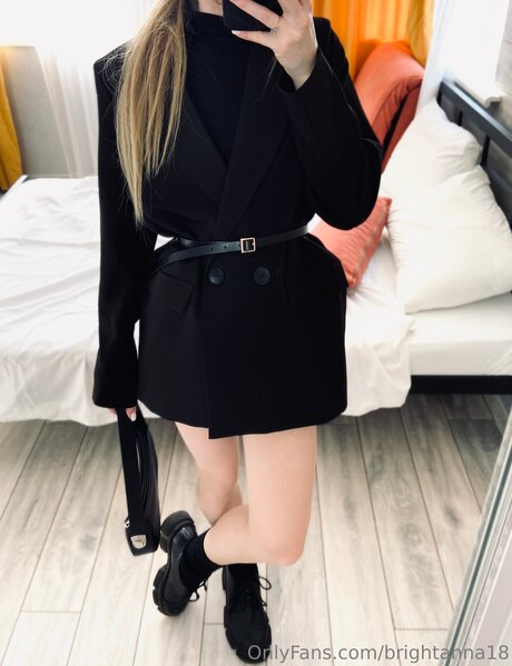 Brightanna18 hot model img