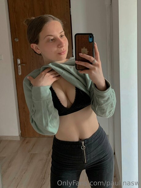 Paulinasw exclusive pornstar pictures