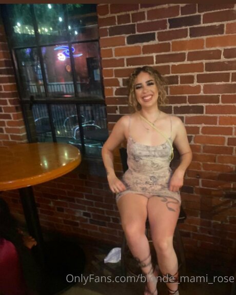 Blonde Mami Rose hot pornstar galleries