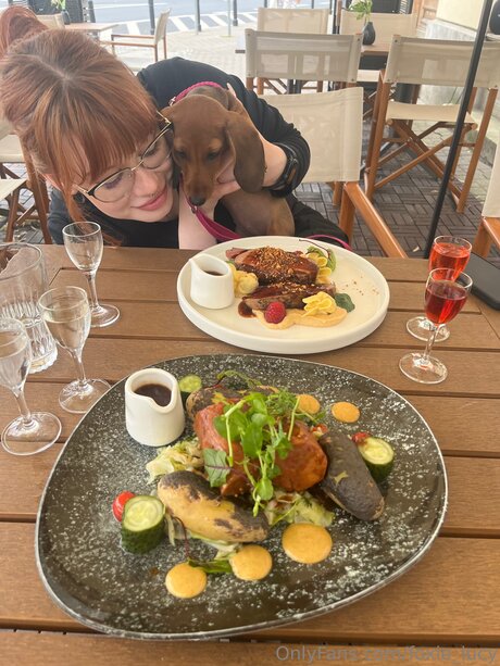 Foxie Lucy naked star pictures