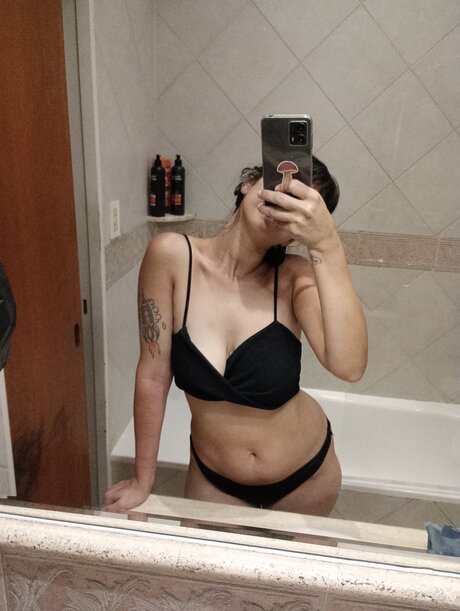 Juanilin model adult galleries