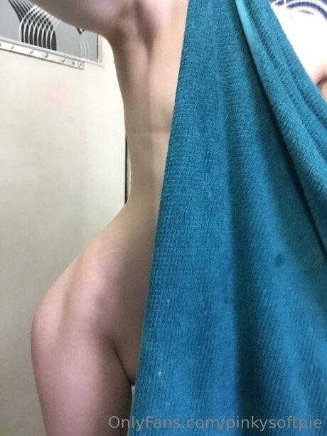 Pinkysoftpie erotic actress photos