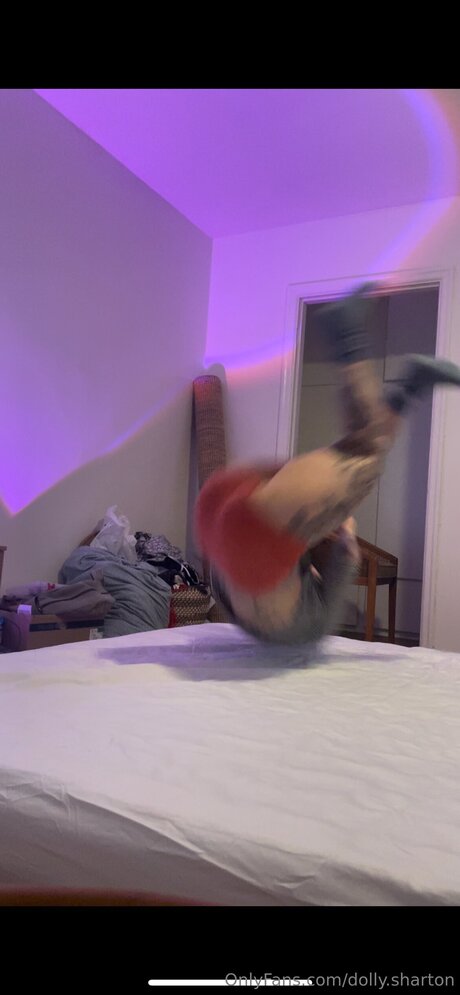 Dolly Sharton nude model galleries