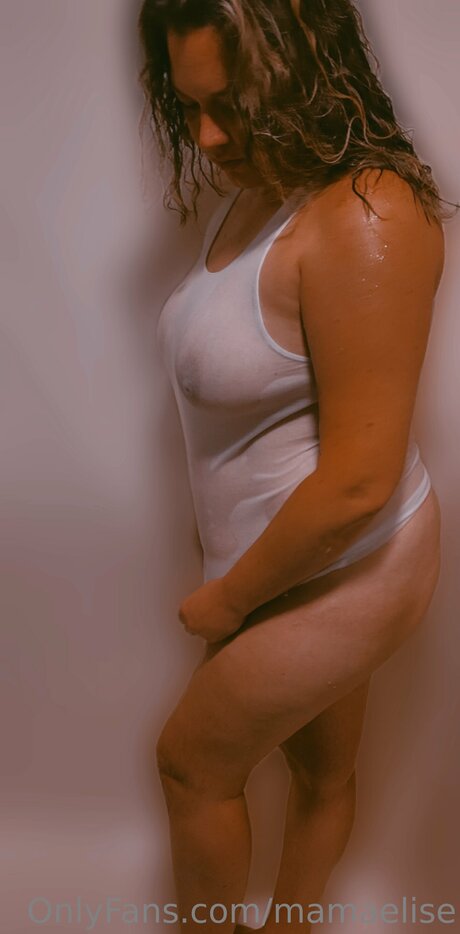 Mamaelise hot model image