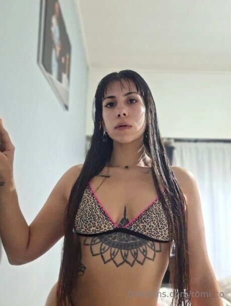 Romi To free model picture