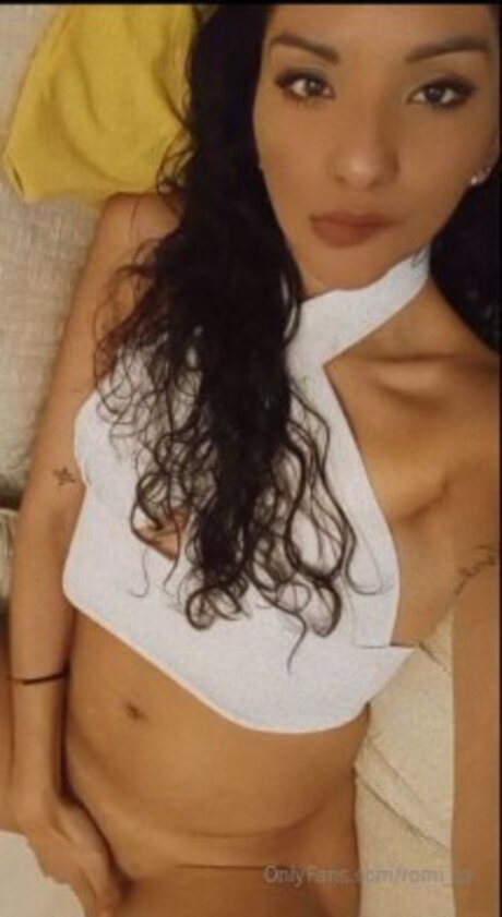 Romi To sexy star photos