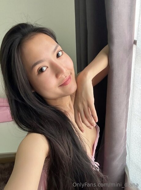 Mini Diana xxx model photos