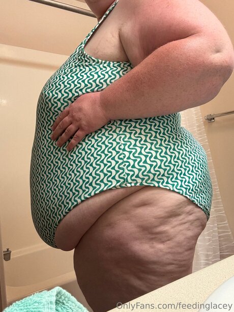 Feedinglacey nudes star pics