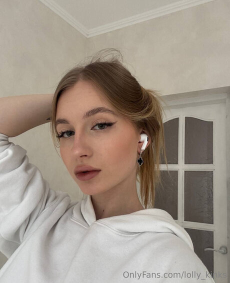 Lolly Kinks star nude pics