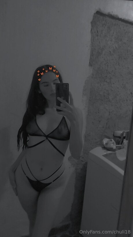 Chuli18 naked model pic