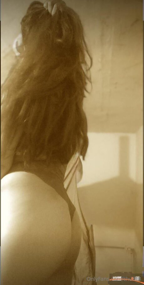 Chuli18 model erotic photos