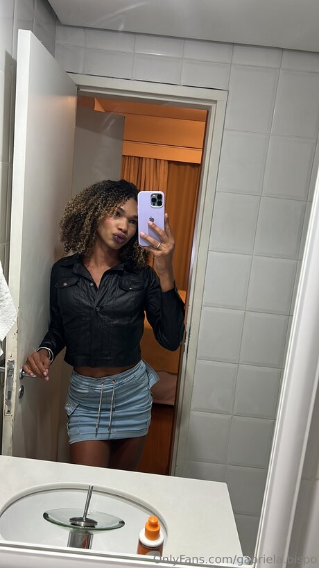 Gabriela Bispo art model img