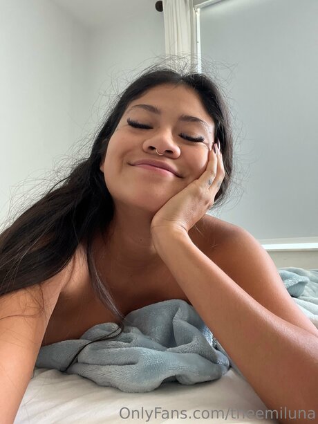 Theemiluna model erotic photo