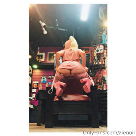 Zblacck model pretty picture