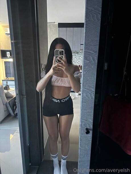 Averyelsh nude actress pic