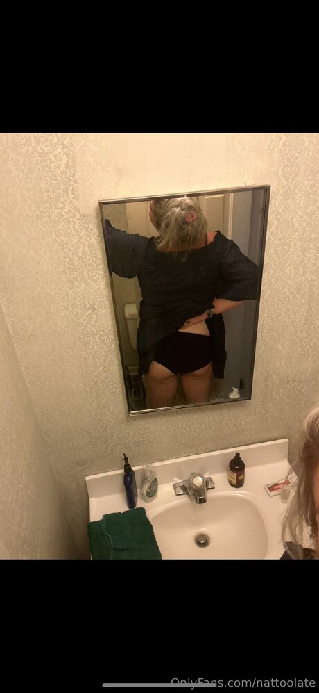 Nattoolate model sex pic