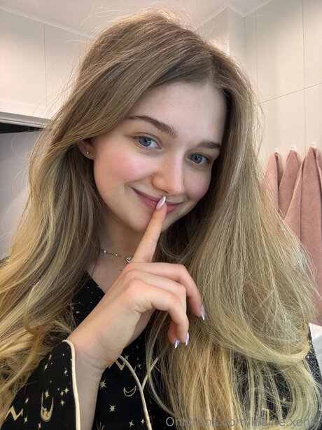 Rinaraye star erotic photos