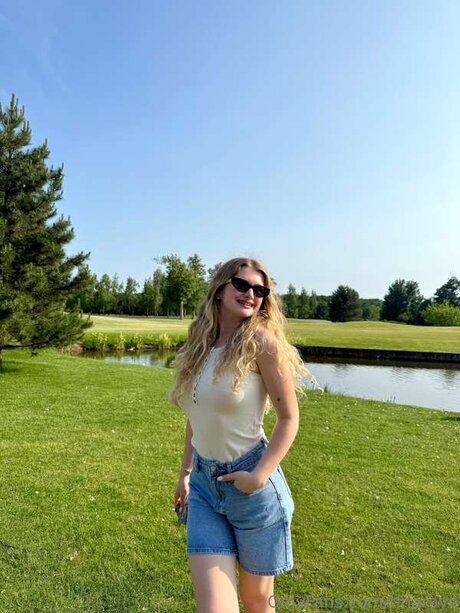 Rinaraye star hot photos