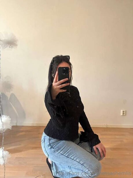 Vanessashemlis pretty pornstar pics