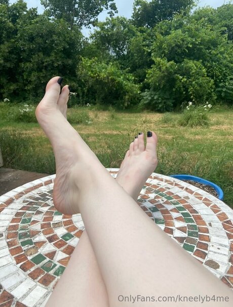 Kneelyb4me star high quality archive