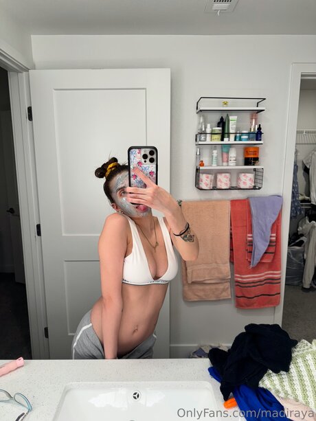 Laylarayaa pornstar naked img