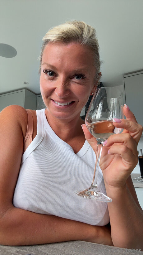 Maria Babes nude star archive