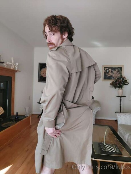 Lukos model adult picture