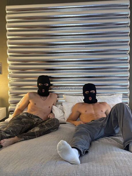 Sneakkysam star exclusive img