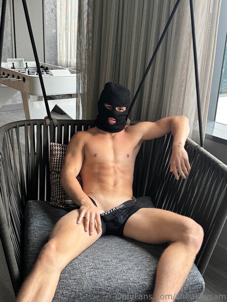 Sneakkysam model art pics