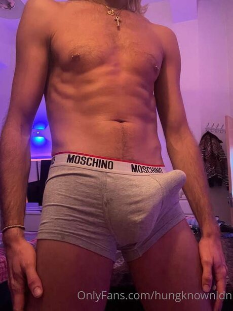 Hungknownldn pornstar erotic pic