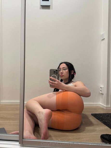 Yoursmillieandsofiia pretty pornstar pics