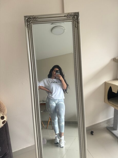 Nellafrietti model free picture