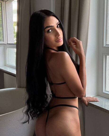 Miaflamee erotic model image