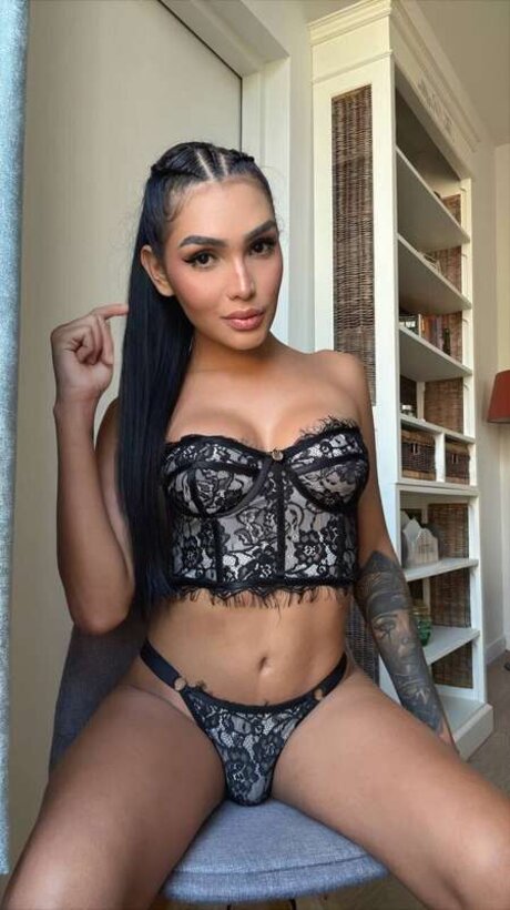 Miaflamee nude star photo