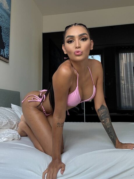 Miaflamee model high quality images