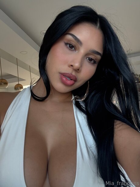 Miafrancis model free pic