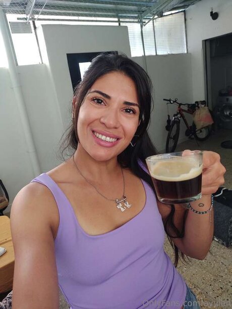 Ayylen beautiful model photos