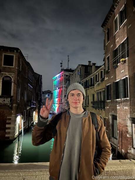 Dikydick model naked galleries