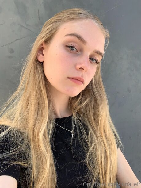 Arya Lune model exclusive photo