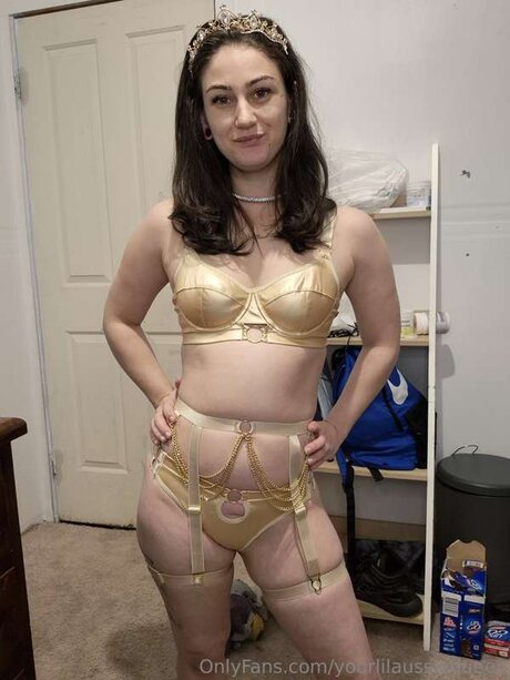 Yourlilaussiequeen model high quality images