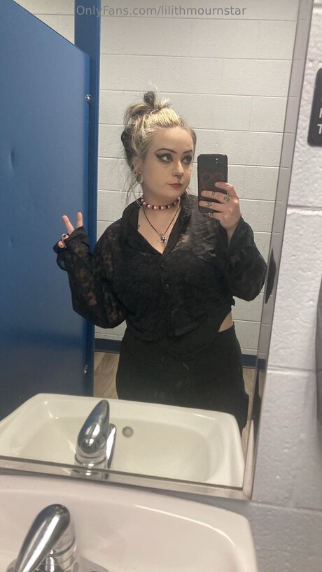 Lilithmournstar xxx actress images