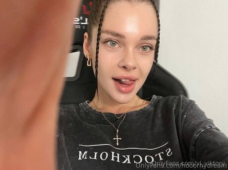 Vi Viktory pretty star picture