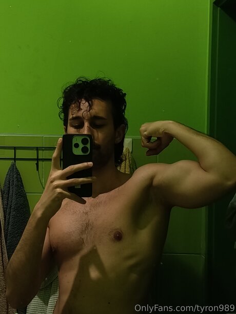 Tyron989 pornstar exclusive images